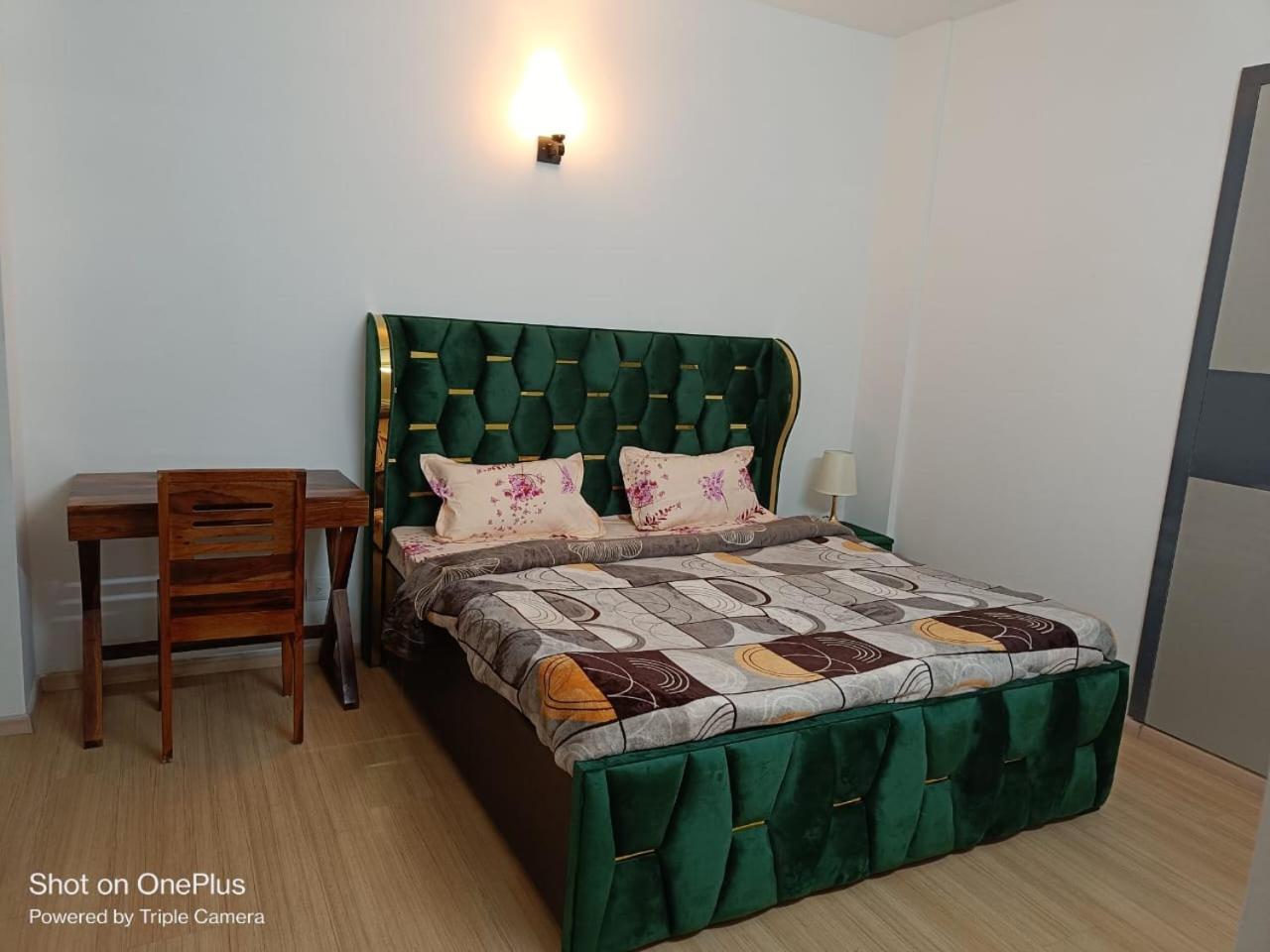Bnbbuddy Aarohi Homes 3 Bhk West Delhi *